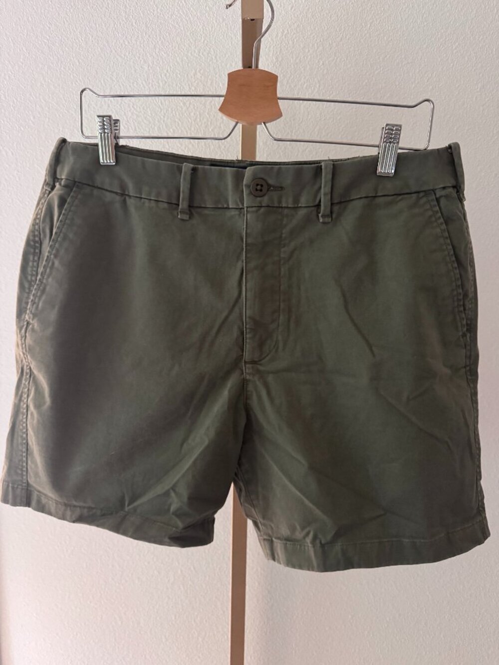 Abercrombie Men's 90s Relaxed Shorts Olive Green Size 34